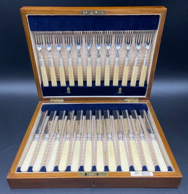 Servizio posate dessert per 12 Walker & Hall Sheffield argentato maniglie avorio - Immagine 1 di 4