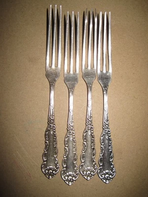 Набор из 4 винтажных антикварных столовых приборов Wm Rogers вилки клубника фрукты кордова узор - Изображение 1 из 4