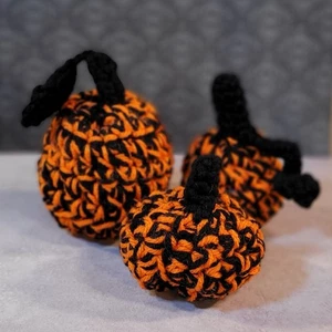 Juego de 3 Decoración Calabaza Hecha a Mano - Negro y Naranja Tamaño Palma - Imagen 1 de 6