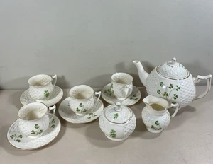 13-teiliges Donegal Parian Irland Teeservice mit Korbgeflecht Design und Kleeblättern - Bild 1 von 5