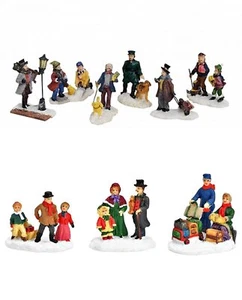 Light House Wurm Accessory Christmas Miniature Winter Scene People Couples 5-7cm - Picture 1 of 11