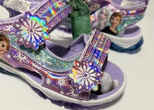 Mädchen Größe 10 Sandalen Disney Frozen Leuchtschuh verstellbare Riemen NEU - Bild 1 von 8