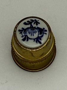 Vintage Brass Porcelain Topped Souvenir Thimble From Holland Blue Delft Bird  - Picture 1 of 20