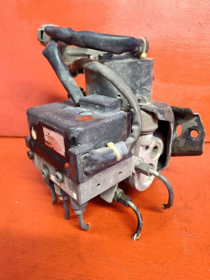1994 1995 Toyota 4Runner 4WD Auto Trans Anti-Lock Brake ABS Pump Modulator - Image 1 of 4