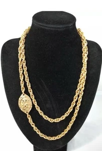 Chanel vintage gold-tone chain necklace with medallion - Picture 1 of 7