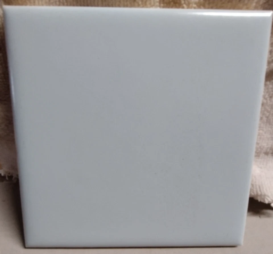 1 mosaico de azulejo de parede EUA 4-3/8" quadrado Cetim fosco azul pálido cerâmica 1950 retrô vintage - Imagem 1 de 4