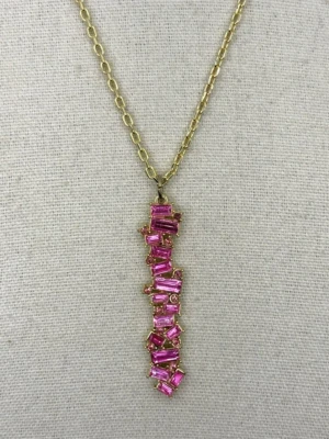 RJ Graziano - Collar Mary Kay Rosa Baguette Estrás Gota Colgante Tono Dorado Foto 1 de 4