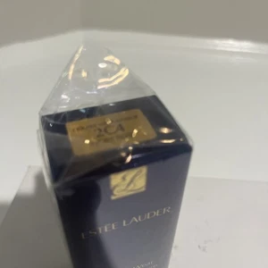Estee Lauder Double Wear Stay-in-Place foundation~Choose Your Shade~1.0 Oz/30 ml - Picture 1 of 1
