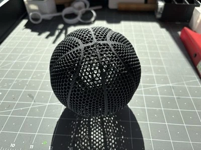 Airless Basketball schwarz aus dem 3D Drucker  - Bild 1 von 2