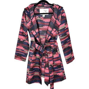 Tabitha Anthropologie Strick-Cardigan Jacke mit Kapuze und Gürtel Aztekenmuster rosa Small - Bild 1 von 7