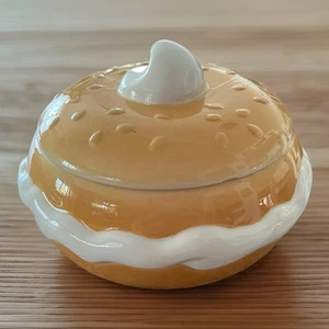 Tarro de caramelo de galletas de queso crema bagel de cerámica con tapa Boston Warehouse Brunch - Imagen 1 de 6