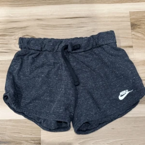 Nike Standard Fit Grey Athletic Shorts Girls Large - Picture 1 of 2