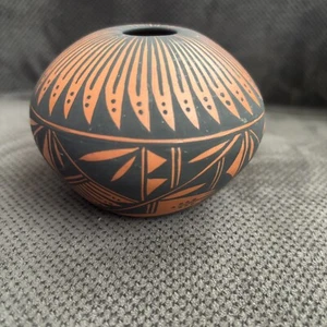 G. G. Acoma New Mexico Seed Pot Native American Pottery Signed G/G Vase 3”x4” - Picture 1 of 8