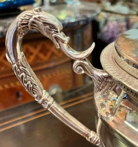 Antiguo plato de verduras francés grande con tapa plateado estilo imperio siglo XIX - Imagen 1 de 8