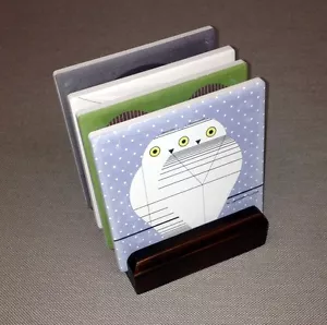Juego de posavasos de piedra absorbente Charles/Charley Harper Owl Pals - Imagen 1 de 3