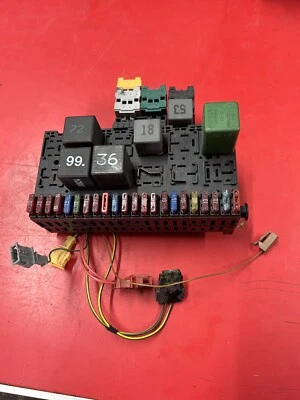 Caja de fusibles relé fusible eléctrico Volkswagen Transporter T4 357937039 VW Foto 1 de 4