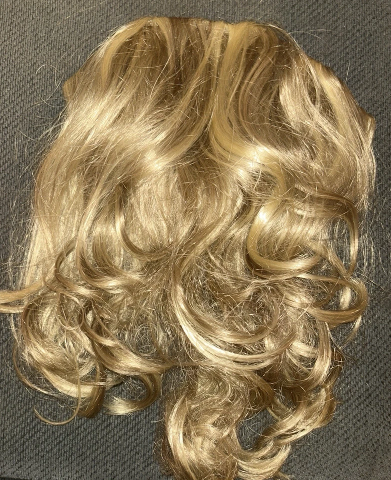 Hairdo.Hermoso clip de 18” en extensiones de cabello ondulado - ¡De Jessica Simpson! ¡NUEVO! Foto 1 de 2