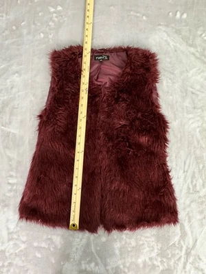Chaleco de piel sintética Rue-21 - Rojo - Talla pequeña Foto 1 de 4