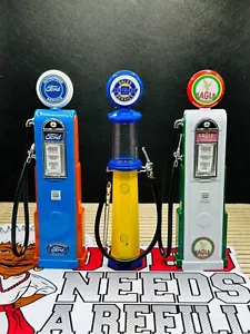 3 - 1:18 Road Signature Diecast Replica 98612 Gas Pumps FORD EAGLE CHEVROLET NIB - Picture 1 of 3
