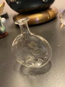 Vtg~ Small glass perfume bottle - etched flower - Picture 1 of 3