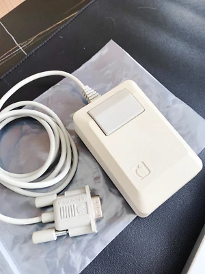 Apple Macintosh mouse, model M0100.Rare item.High collector's value - Image 1 of 3