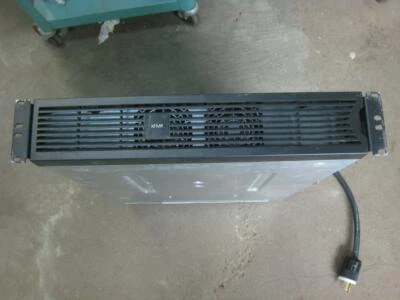 Unidad Smart-UPS RT 208-120 V SURT005 XFMR montaje en rack de 2U APC 5000VA Foto 1 de 4