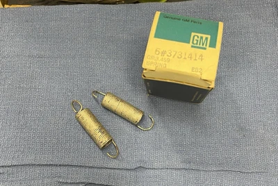 Carburador trasero Corvette y Chevrolet 1956-1961 2x4s resorte de retorno GM #3731414 Foto 1 de 3