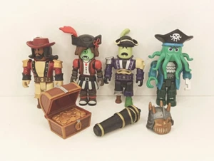 Roblox Piraten Showdown 4 Figuren & Zubehör Kanone Schatztruhe - Bild 1 von 6