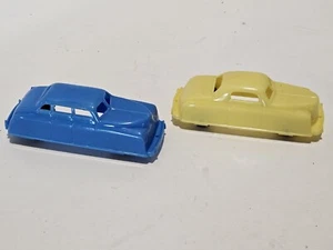 2 Vintage Renwal No 143 and 144 Yellow and Blue Plastic Cars - Picture 1 of 9