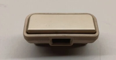 Lincoln Town Car 2003-2011 panel de puerta caja de almacenamiento reposabrazos botón de liberación   Foto 1 de 4