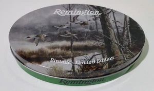 LOT 2 REMINGTON GREEN KNIVES HUNTING POCKET KNIFE SET W/ DISPLAY CASE OVAL !!! - Picture 1 of 7