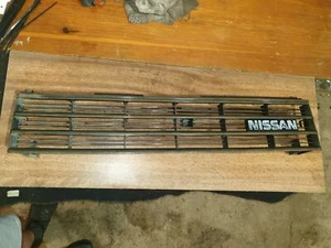 Griglia radiatore NISSAN SUNNY II N13 1987 24970408 - Foto 1 di 12