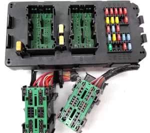 56049916AA Jeep 2006 2007 Commander Fuse Box Interior Cabin Relay Block Dash O66 - Picture 1 of 12