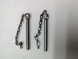 Lotto gancio di trattore modello a pedale modello in scala vintage NOS ERTL 3" pin di trattore (2) NON VERNICIATO - Foto 1 di 7