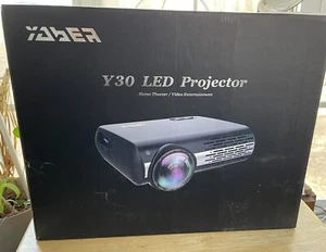 Yaber Y30 LCD Heimvideo Projektor + Koffer + Kabel und Fernbedienung - siehe Fotoa - Bild 1 von 13