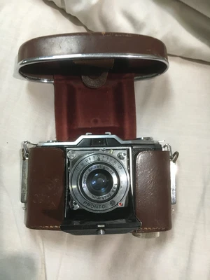 Cámara fotográfica con estuche IKONTA Zeiss Novar PRONTO Anastigmat Ikon 1:3,5 f=45 mm Foto 1 de 4