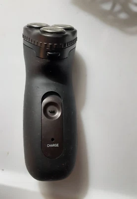 Afeitadora giratoria Vivitar de 3 cabezales recargable con agarre suave al tacto, PG-V002 *PARA REPUESTOS Foto 1 de 4