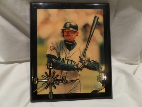 RARE ICHIRO AUTHENTIC MAJOR LEAGUE BASEBALL CLOCK / ICHIRO'S PICTURE ON FACE HOL Cover