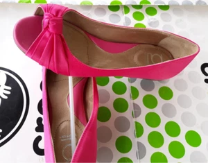 YOU BY CROCS~TAMILITA~SATEEN LEATHER OPEN TOE SLIP ON SHOE~Pink~W 7 1/2~7.5~NEW - Picture 1 of 4