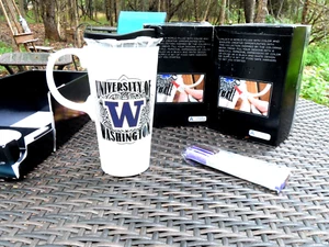 Taza de viaje térmica University of Washington de 20 oz con tapa giratoria - Imagen 1 de 3