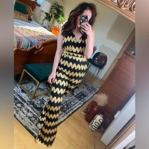 True decadence black gold chevron halter jumpsuit size 10 flare bottom - Picture 1 of 7