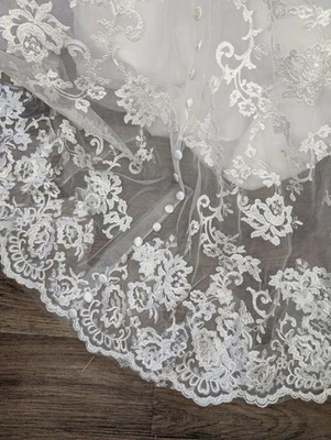 Delicate Lace Wedding Dress, Pearl Button, Zip, Sleeveless Size 22 - Image 1 of 4