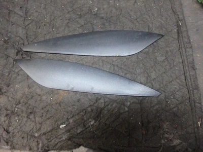 TAMPA LATERAL DO TANQUE DE COMBUSTÍVEL YAMAHA R6/R6S 1+2 - PEÇA OEM YAMAHA - P/N 5SL-24129-00-00 - Imagem 1 de 2