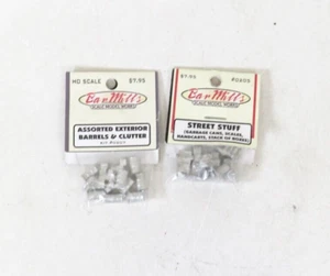 Bar Mills Street Stuff and Assorted Exterior Barrels & Clutter Lot, HO Scale - Bild 1 von 1