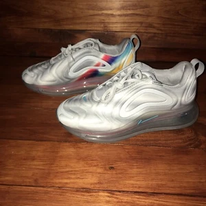 NIKE AIR MAX 720 GS GEOLOGY GRAU ROT TÜRKIS AQ3196-010 JUGENDGRÖSSE 4,5 DAMENGRÖSSE 6 - Bild 1 von 7