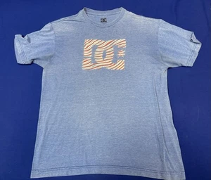 DC Shoes Camiseta Para Hombre Azul Brezo Logo Gráfico Skate Surf Camiseta Talla L - Imagen 1 de 9