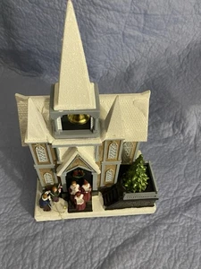 Vintage Avon Holy Night Holiday Church mit Lichtern, Musik und Animation, Neu im Karton - Bild 1 von 10
