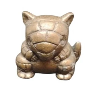 Pokemon Nintendo Sandshrew 1997 figura de metal 1,5"" Japón bronce - Imagen 1 de 2