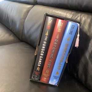 The Hunger Games Trilogy Boxed Set by Collins hardcover - Imagen 1 de 2