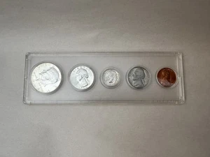 1964 Philadelphia 90% Silver US Mint Set With Qty 5 Coins Kennedy Half - Picture 1 of 9